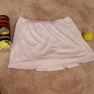 Tail white skirt with pockets